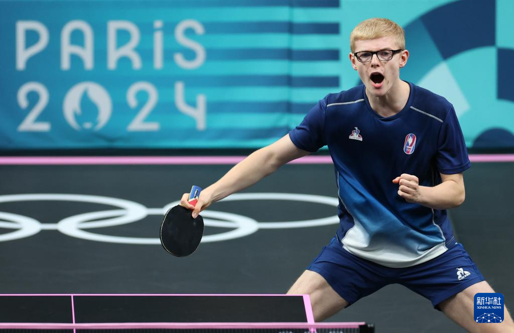 崭露头角的 崭露头角的