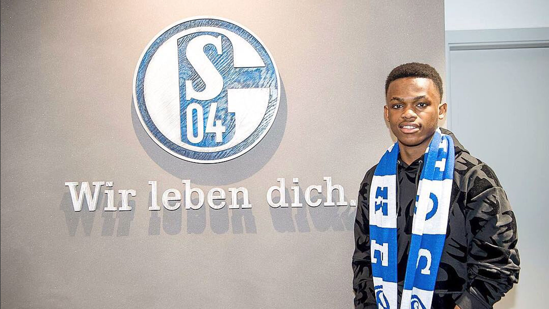 他要求艾克 他要求艾克