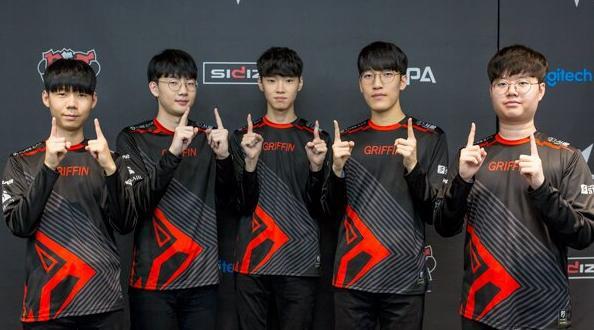 而反对者则 而反对者则